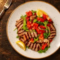 Kalbs-Tagliata mit Rucola und Tomaten